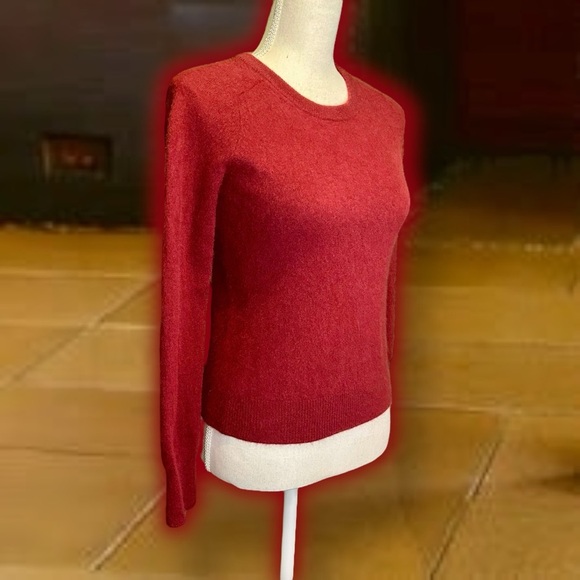 AG Adriano Goldschmied ‘Rylea’ 100% Cashmere Crewneck Sweater in “Cabernet” Red - Picture 6 of 14